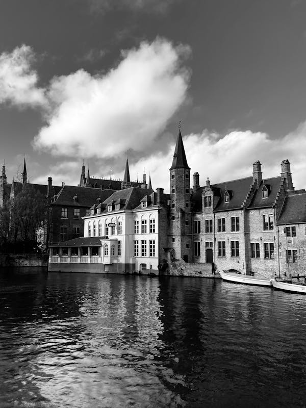 Take This Quiz and Test Your Knowledge of Bruges' Canals and Rich Culture!	